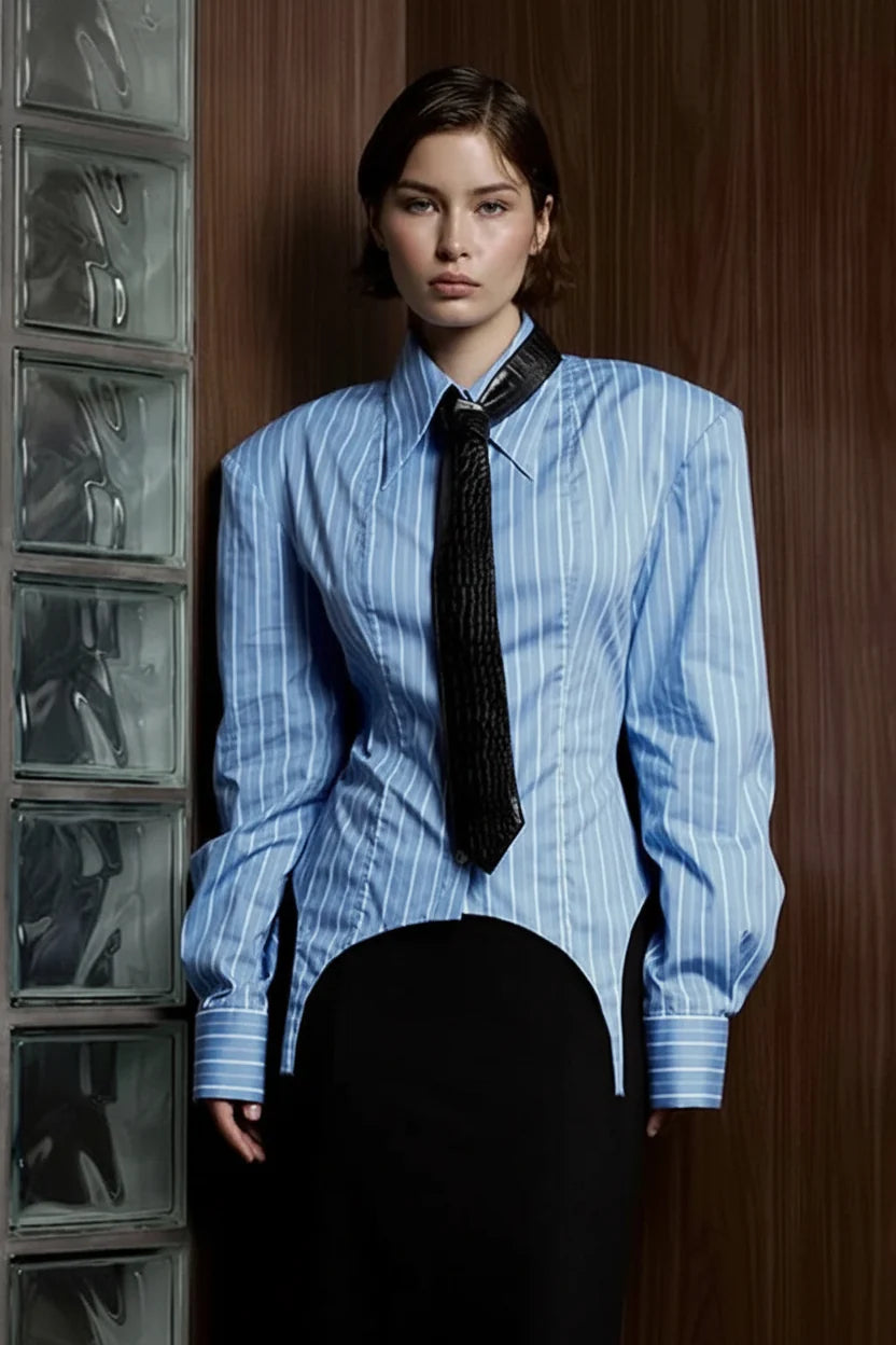 Locker geschnittene Reversbluse mit Streifenprint – Langarm, Hellblau
